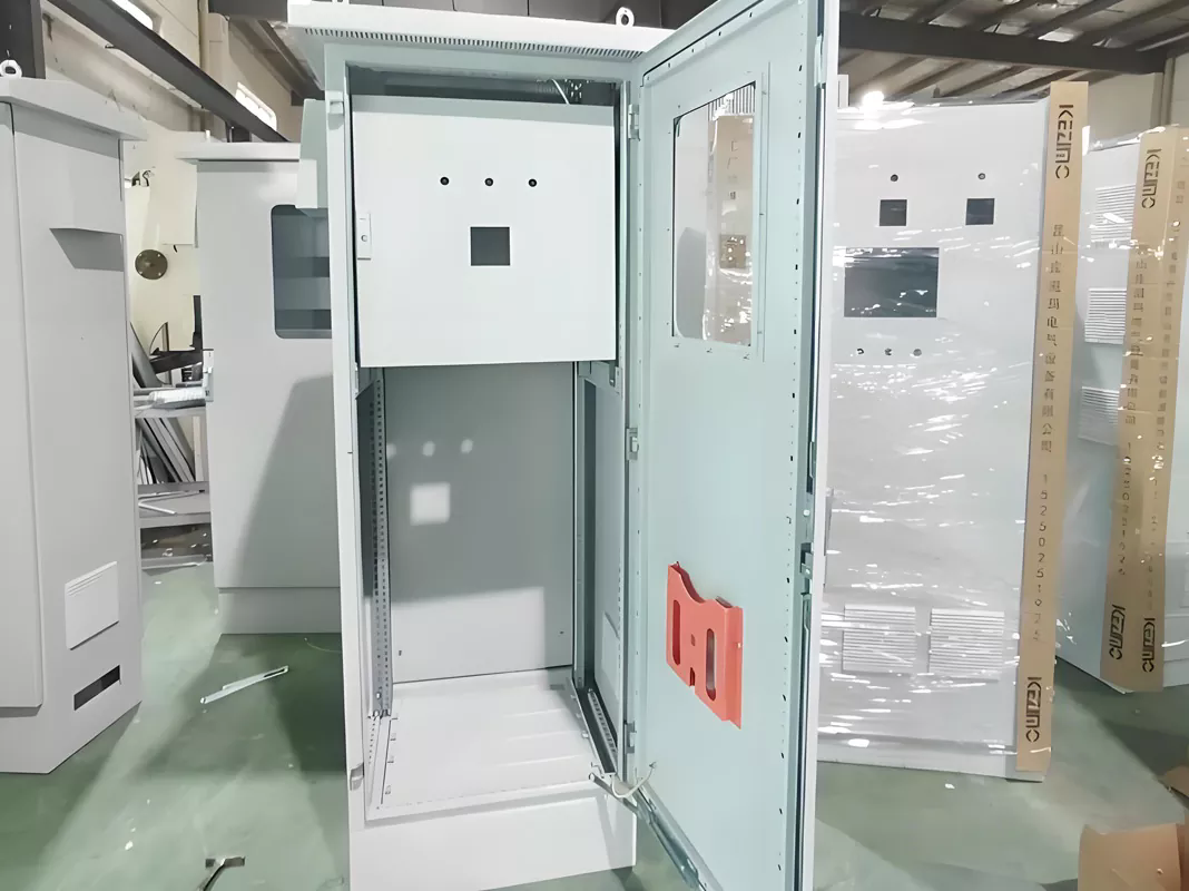 Como os gabinetes externos melhoram o gerenciamento de seus equipamentos